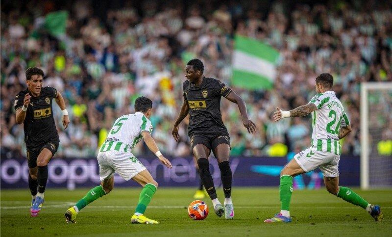 Valencia gặp khó trước Betis